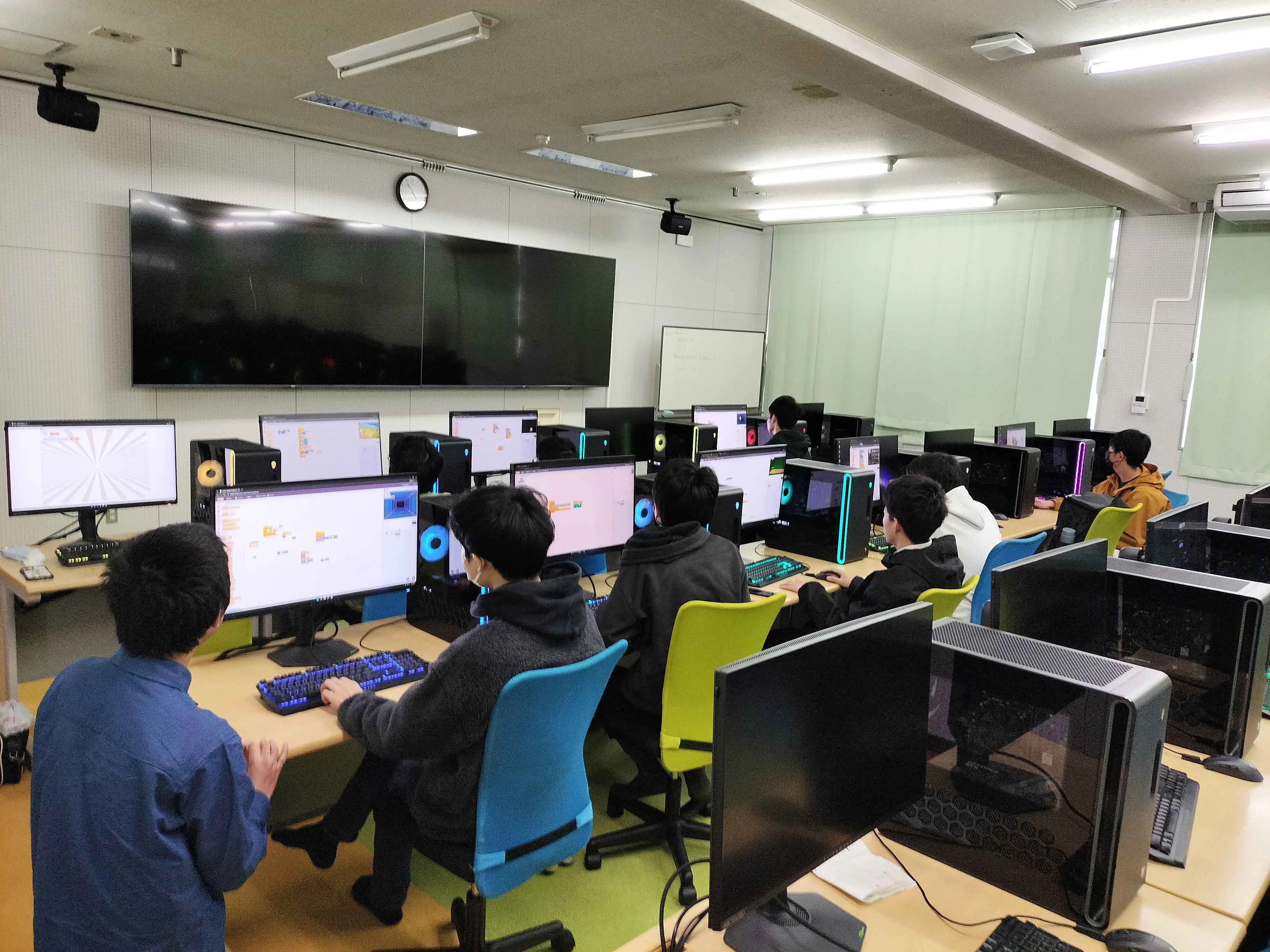 実際の体験の様子（基本情報の補習中）