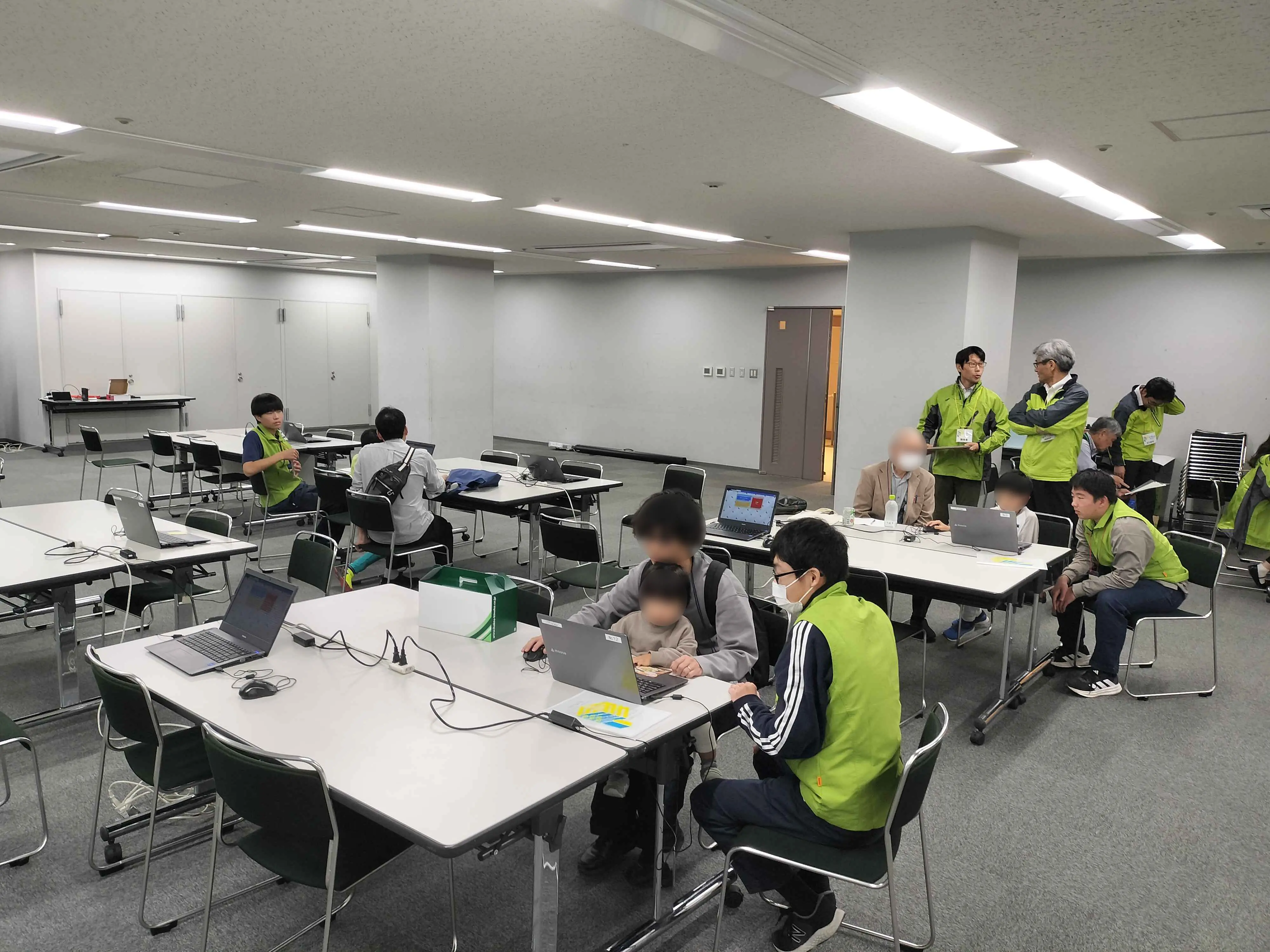 プログラミング体験会の教室内の様子（2025年）